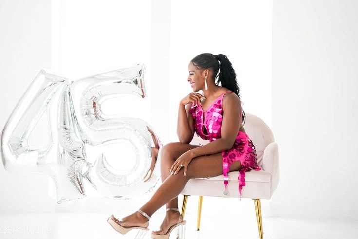 Regina — hot pink sequin dress, 45 balloons